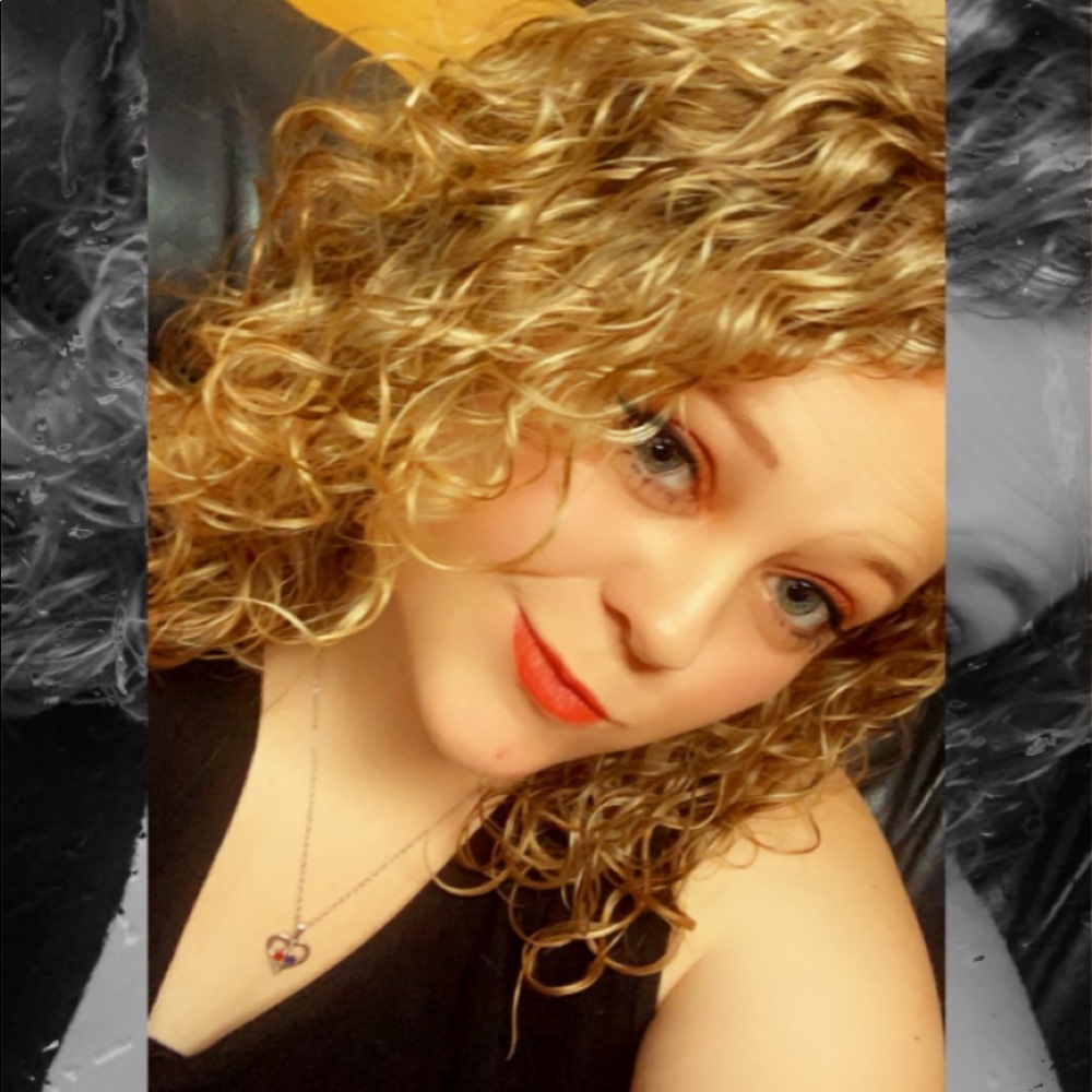 Meet your Posher, Felicia